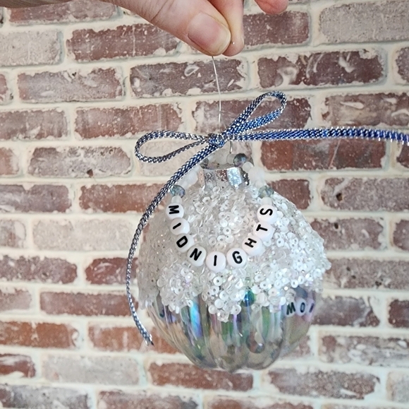 Swiftmas Midnights Snow On The Beach Friendship Bracelet Ornament - Picture 4 of 5